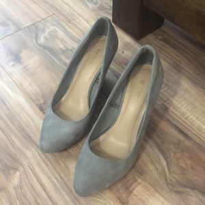 Express gray suede wedges